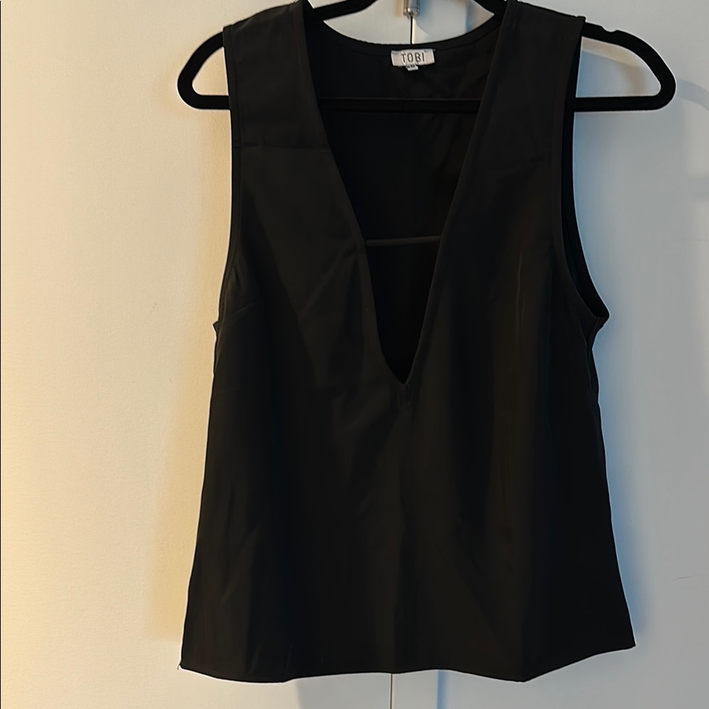 Tobi Black Plunge V-Neck Sleeveless Tank Top